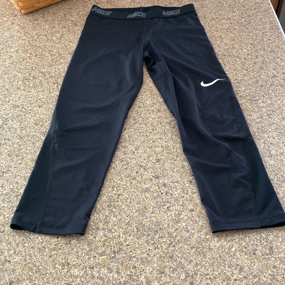 Nike Black Active Capri Crop Leggings Tights Medium - Picture 6 of 15